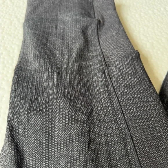 RARE Lululemon Herringbone Women's Gray Leggings with pockets ✨ - Picture 4 of 8